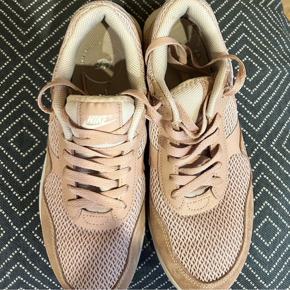 Nike Air Max Systm , clean with a lot of life left in these stylish shoes. - Picture 3 of 7